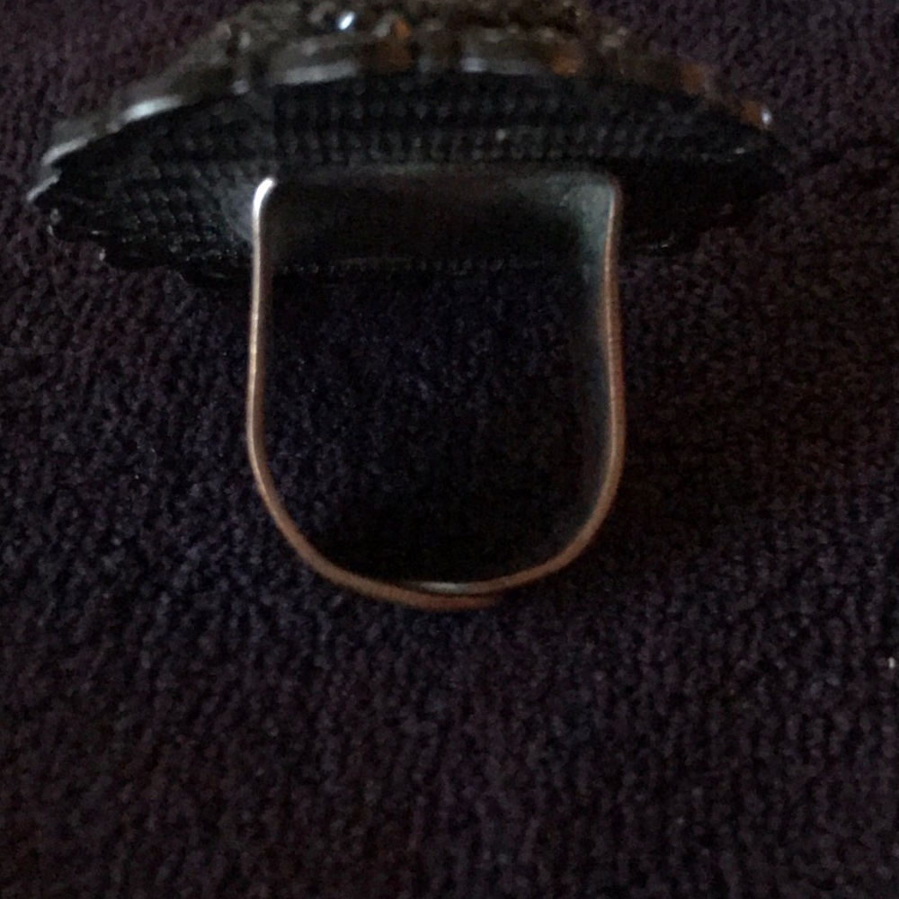 Black ring - Picture 2 of 3
